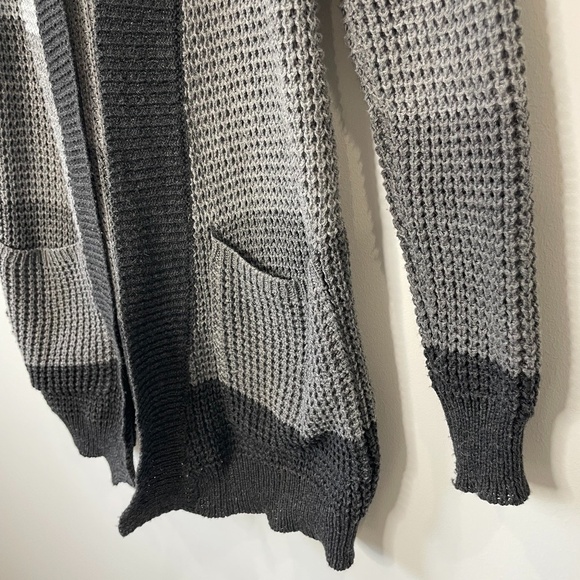 John & Jenn Gray Cardigan with Pockets - Picture 2 of 5
